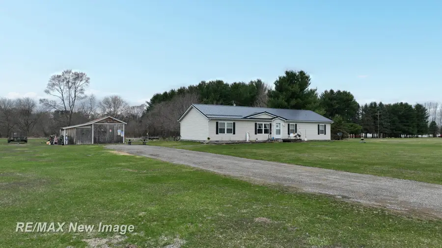 355 Carpenter RD, Fostoria, MI 48435 - #2