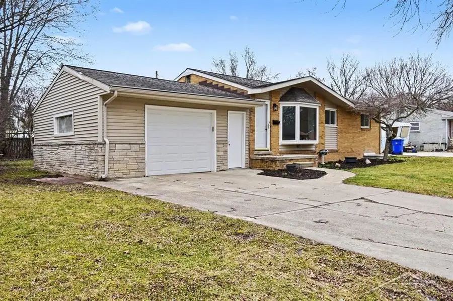 413 Wilson DR, Midland, MI 48642 - #3