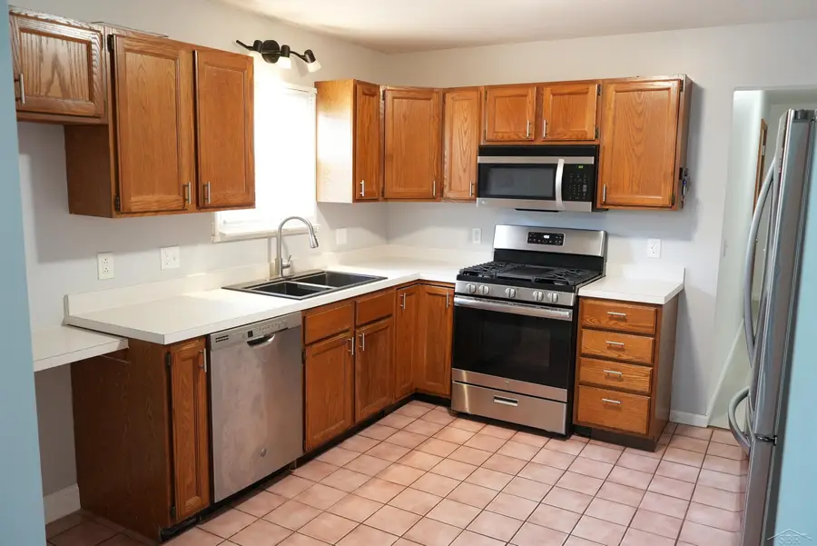 750 Lutzke RD, Saginaw, MI 48609 - #2