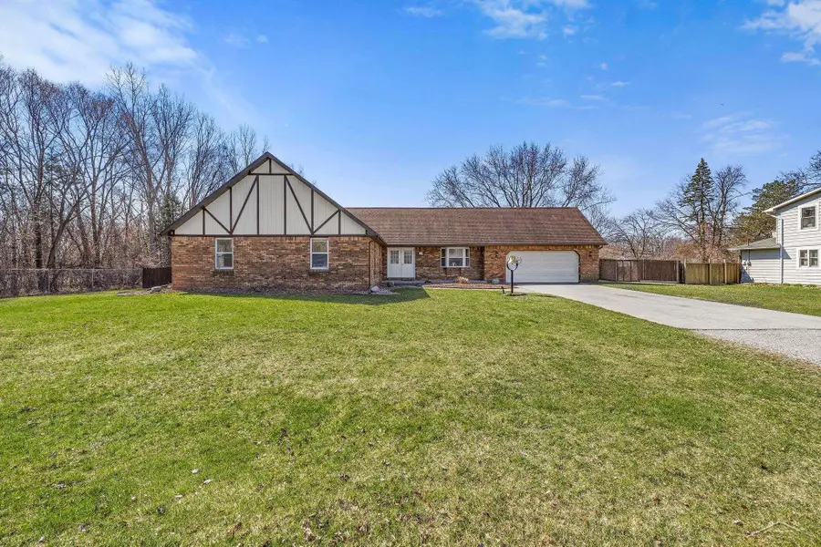 1815 Crescent DR, Saginaw, MI 48604 - #2