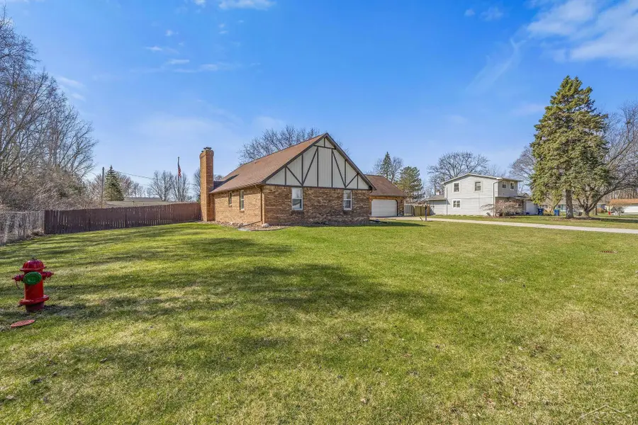 1815 Crescent DR, Saginaw, MI 48604 - #3