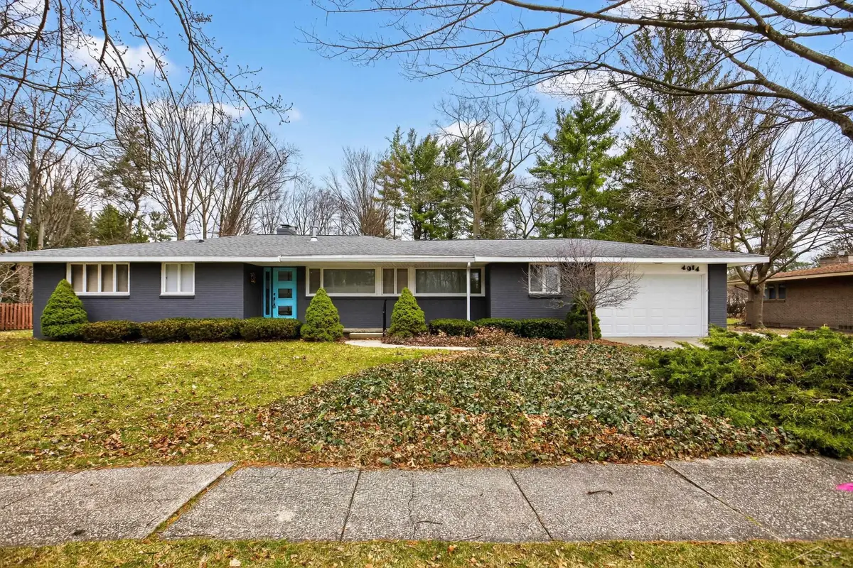 4914 Campau DR, Midland, MI 48640 - #1