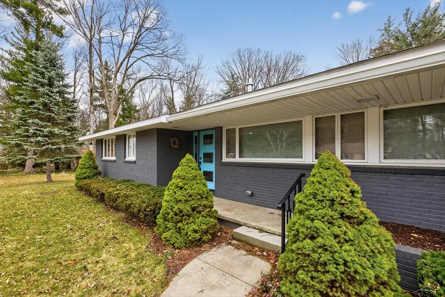 4914 Campau DR, Midland, MI 48640 - #2