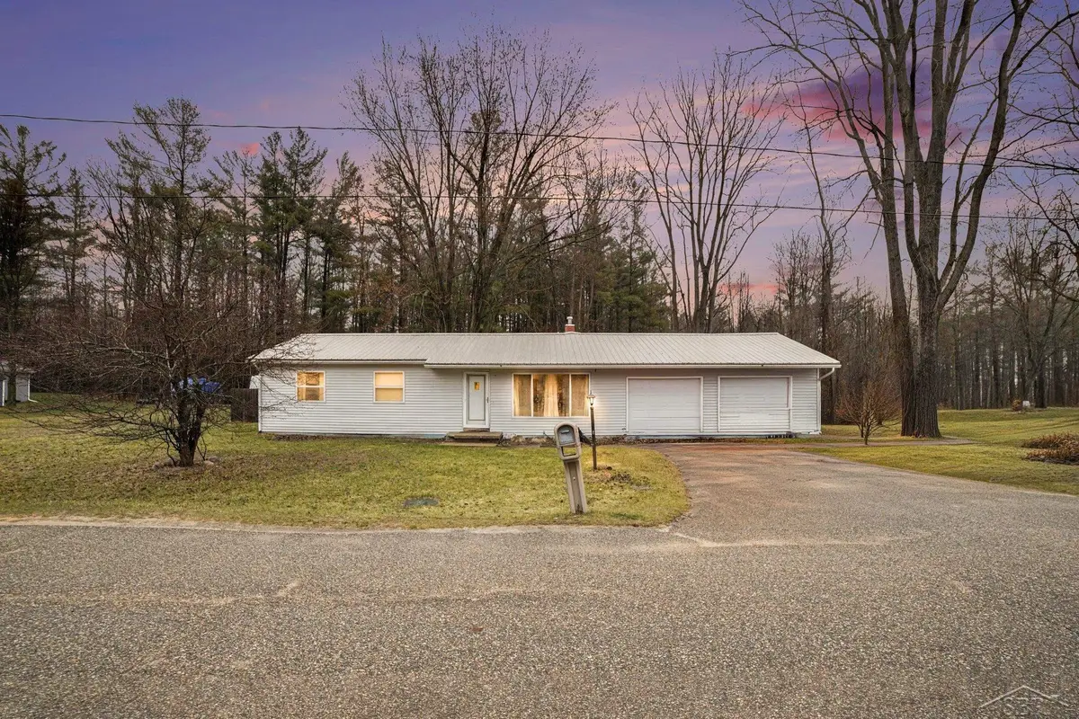 3305 Robertson DR, Beaverton, MI 48612 - #1