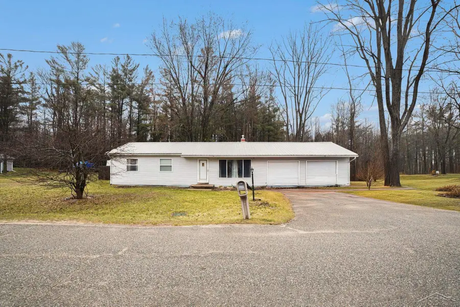 3305 Robertson DR, Beaverton, MI 48612 - #2