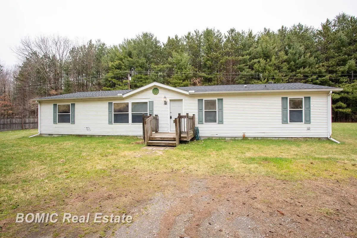 4562 Hanes RD, Vassar, MI 48768 - #1