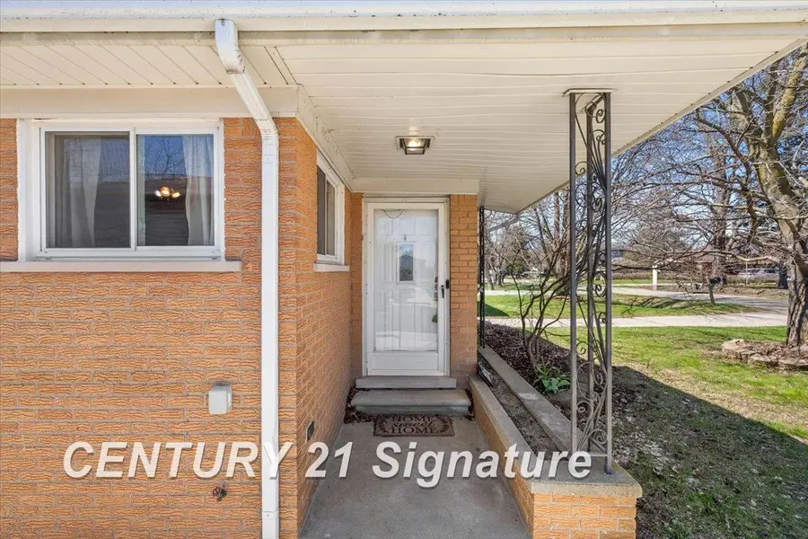 2566 Dawes AVE, Shelby, MI 48317 - #3