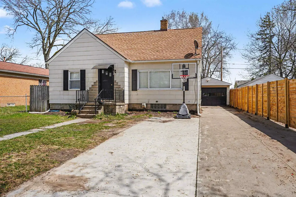 402 Patterson AVE, Bay City, MI 48706 - #1