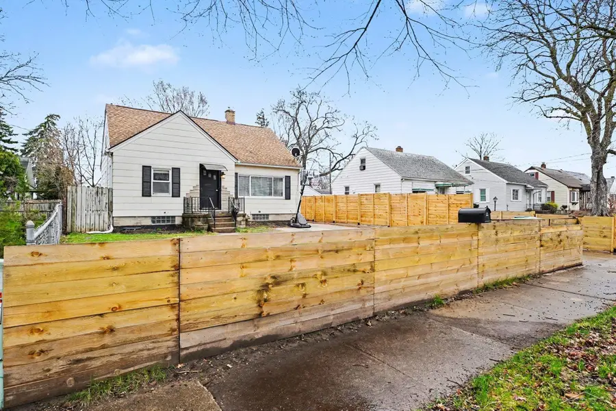 402 Patterson AVE, Bay City, MI 48706 - #3