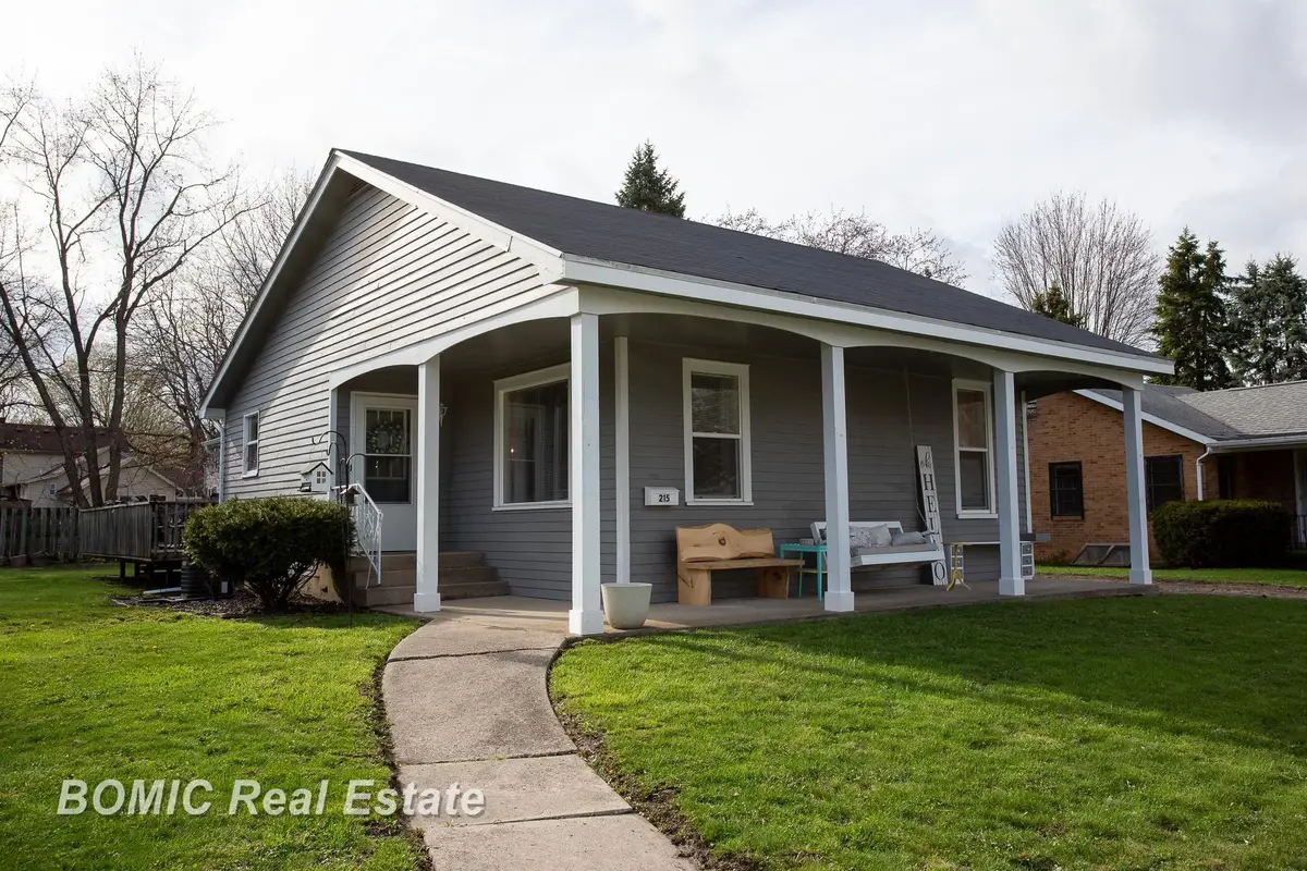 215 Washington ST, Vassar, MI 48768 - #1