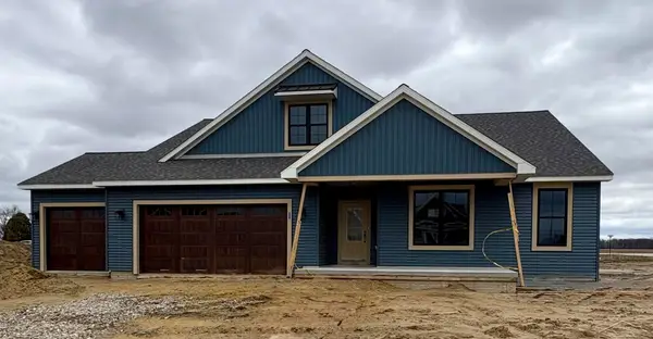 160 Queens Creek DR, Frankenmuth, MI 48734