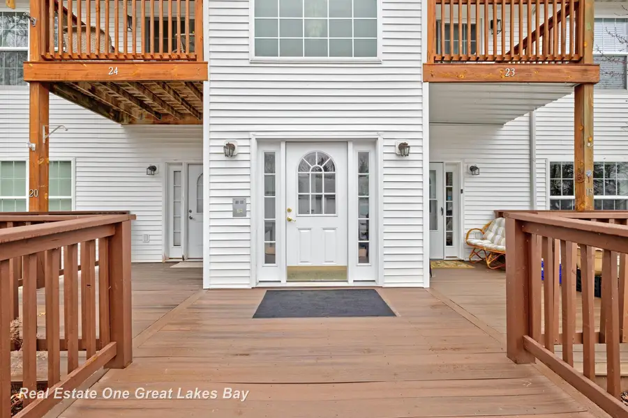 1015 E Lincoln ST, East Tawas, MI 48730 - #2
