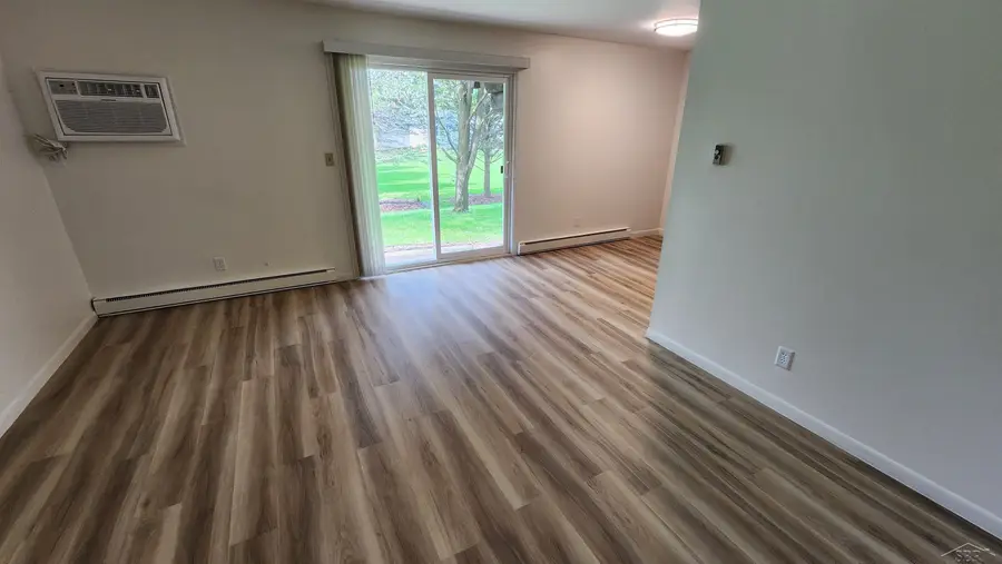 240 W Tuscola ST, Frankenmuth, MI 48734 - #3
