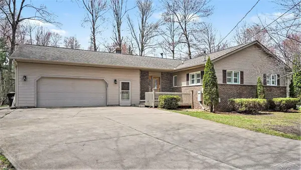 3323 Lakeside DR, Sanford, MI 48657