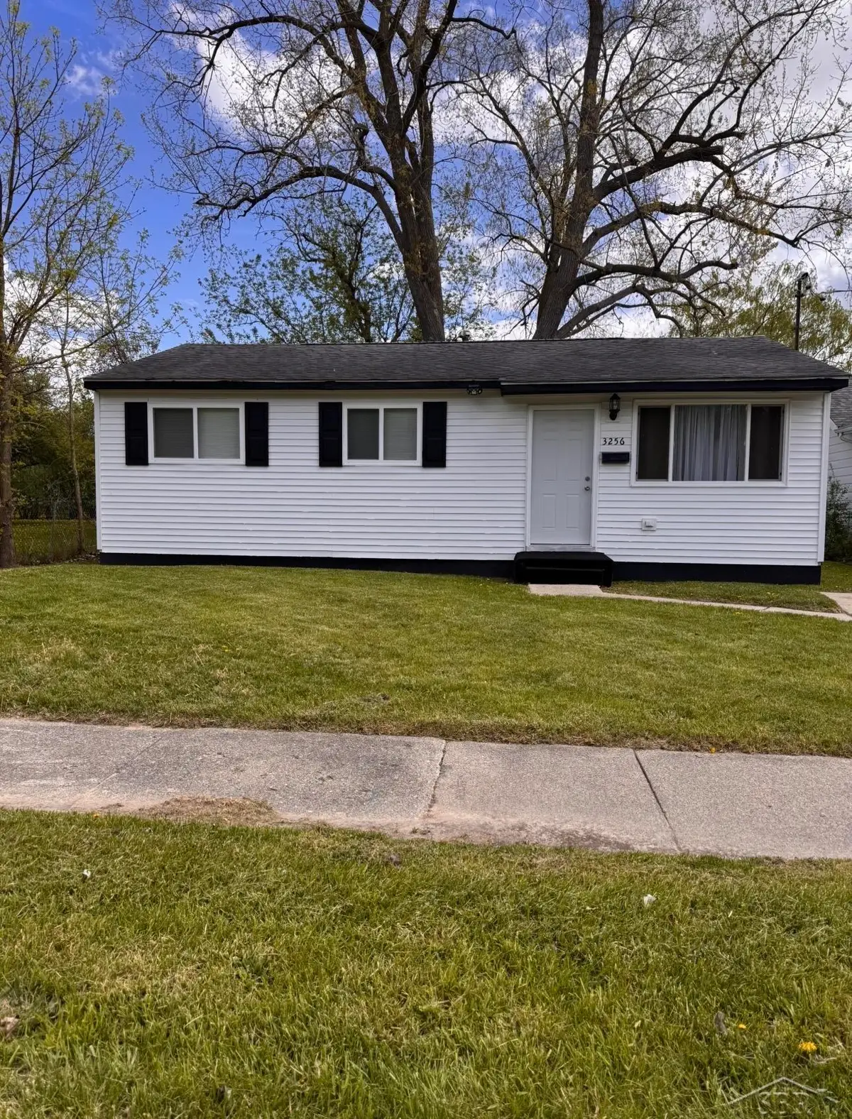 3256 parkwood AVE, Saginaw, MI 48601 - #1