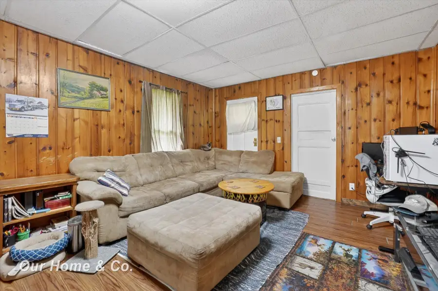 6058 Thomas ST, Davison, MI 48423 - #3