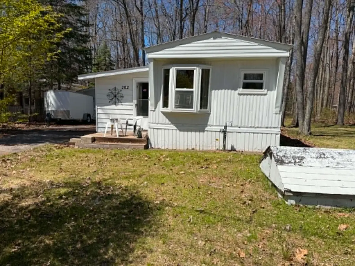 202 Highland, Roscommon, MI 48653 - #1
