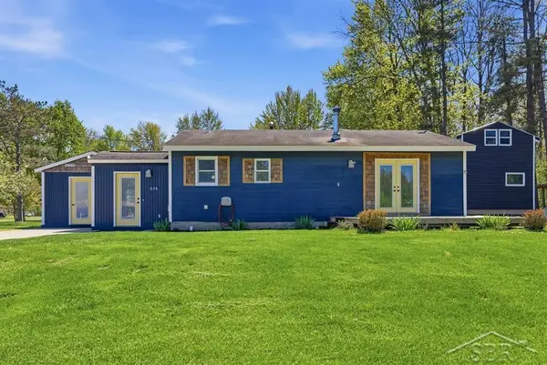 626 E Forestlawn DR, Midland, MI 48640