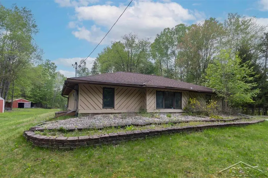 1156 S Alamando RD, Shepherd, MI 48883 - #2