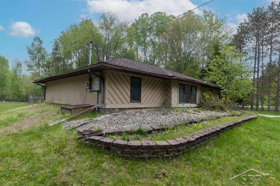 1156 S Alamando RD, Shepherd, MI 48883 - #3