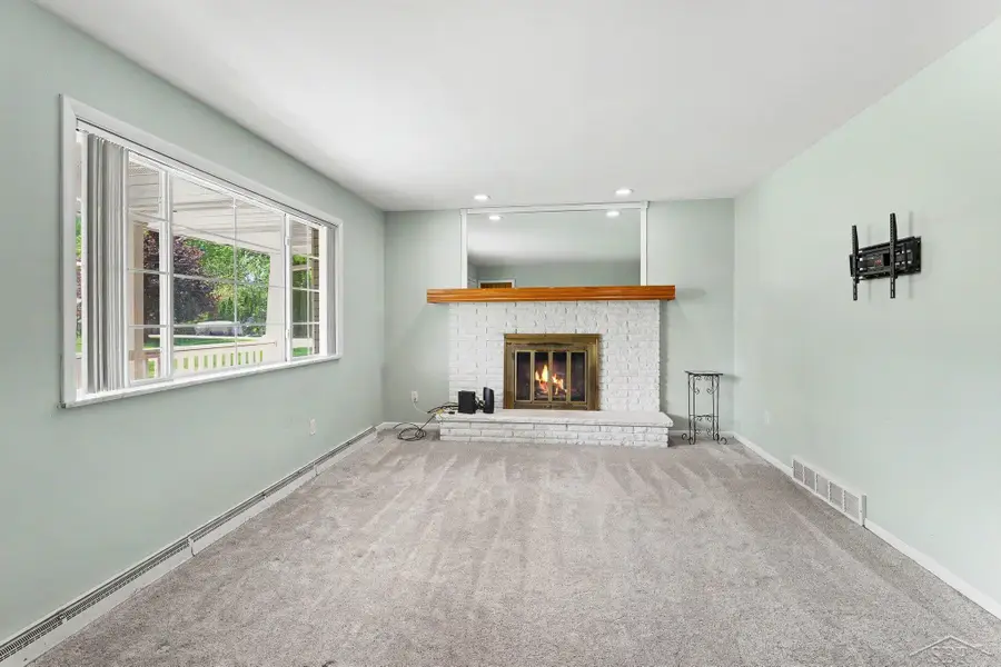9920 Sonora DR, Freeland, MI 48623 - #3