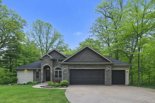 809 Rosewood BLVD, Midland, MI 48640