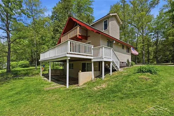 2710 S Whitney Beach RD, Beaverton, MI 48612
