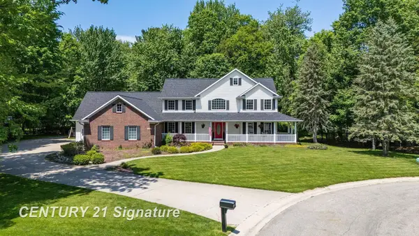 8201 Moll LN, Freeland, MI 48623