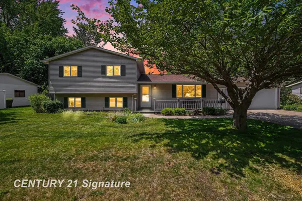 4403 Robinhood TER, Midland, MI 48642