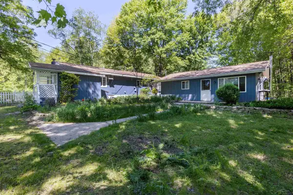 1274 W Gordonville RD, Midland, MI 48640