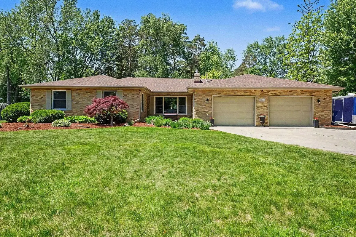 1825 Coolidge AVE, Saginaw, MI 48638 - #1