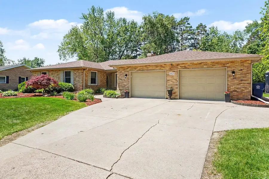 1825 Coolidge AVE, Saginaw, MI 48638 - #2