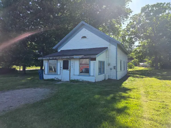 507 N Nine Mile RD, Sanford, MI 48657