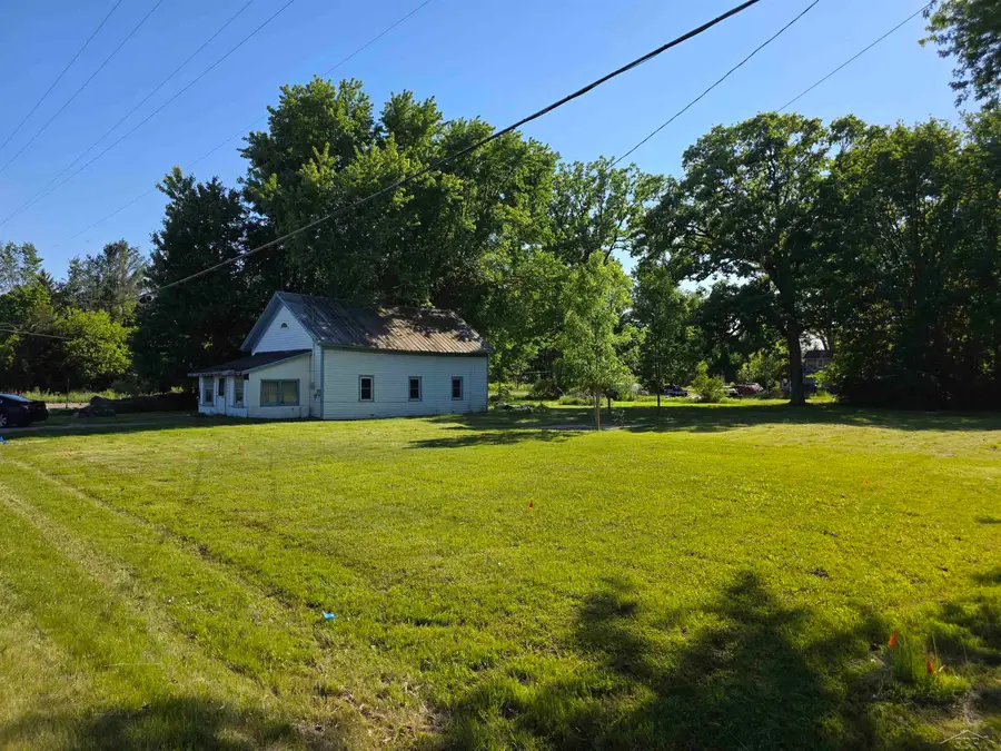 507 N Nine Mile RD, Sanford, MI 48657 - #3