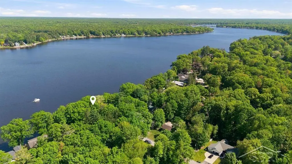 3340 N Lakeside DR, Sanford, MI 48657 - #1