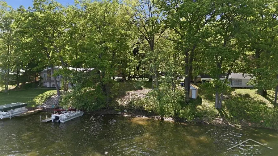 3340 N Lakeside DR, Sanford, MI 48657 - #2