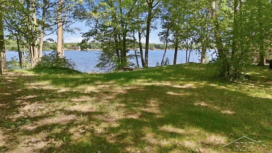 3340 N Lakeside DR, Sanford, MI 48657 - #3
