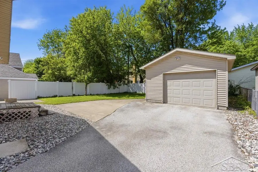 914 W Collins ST, Midland, MI 48640 - #3