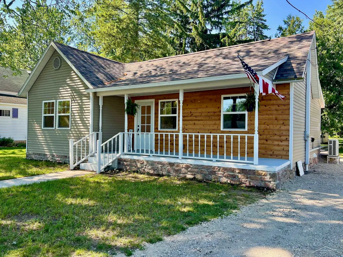 427 Cedar ST, Breckenridge, MI 48615 - #1