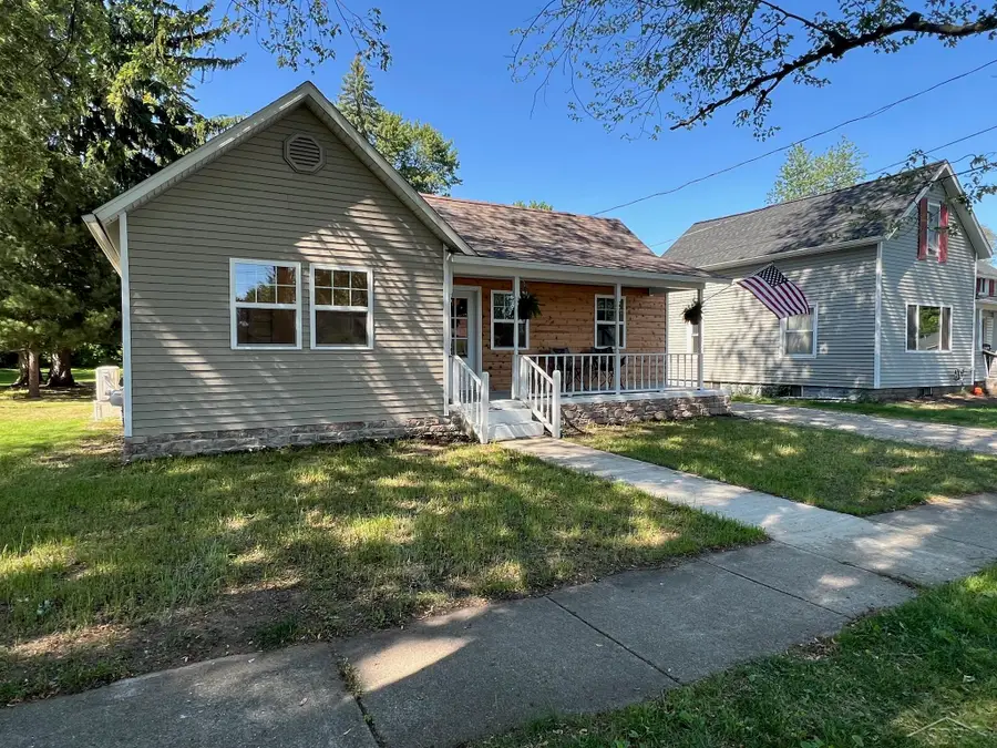 427 Cedar ST, Breckenridge, MI 48615 - #3