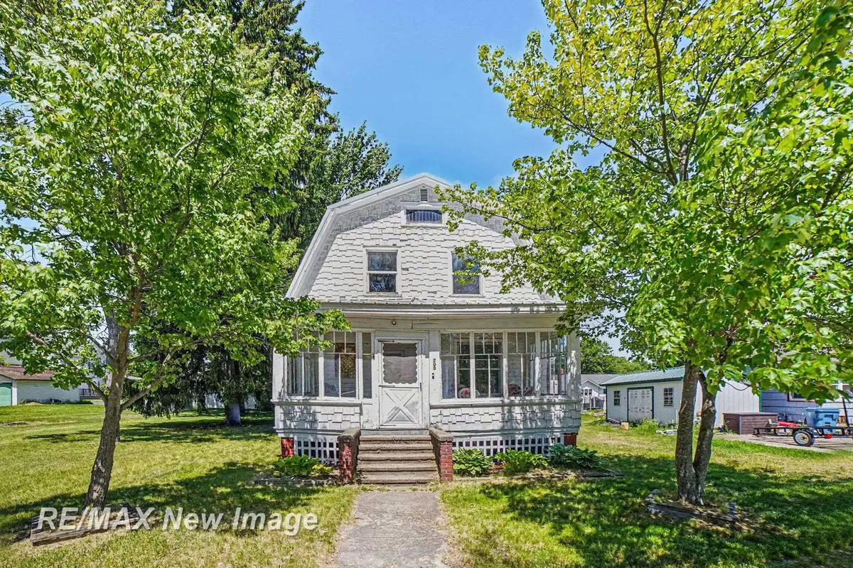 208 W Washington ST, Coleman, MI 48618 - #1
