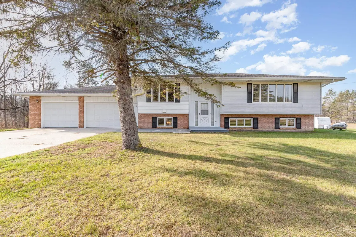 3532 S Ten Mile, Breckenridge, MI 48615 - #1
