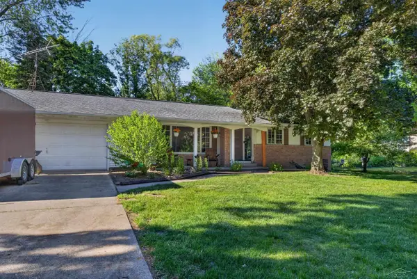 3121 E Bullock Creek DR, Midland, MI 48640