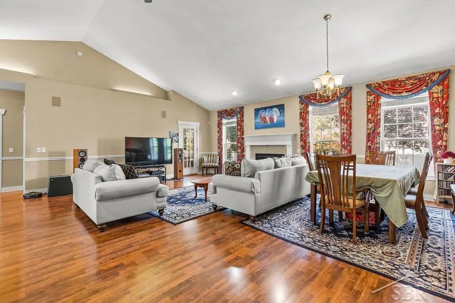 2961 Laurel PARK, Saginaw, MI 48603 - #3