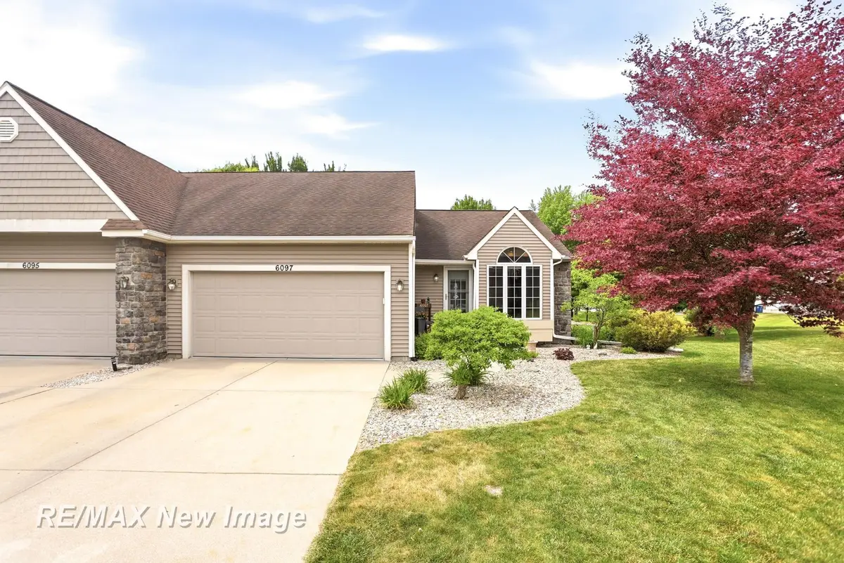 6097 Foxwood CT, Saginaw, MI 48638 - #1