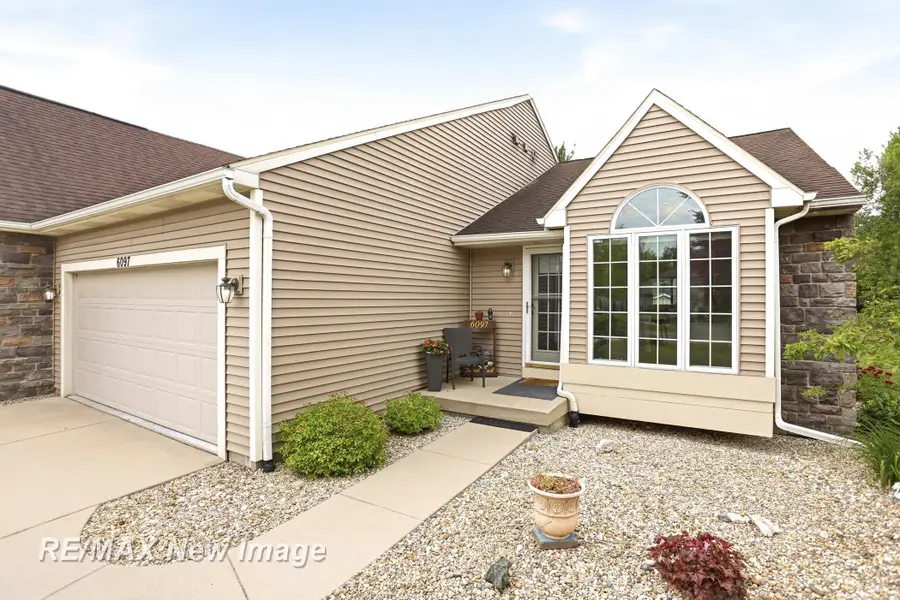6097 Foxwood CT, Saginaw, MI 48638 - #2