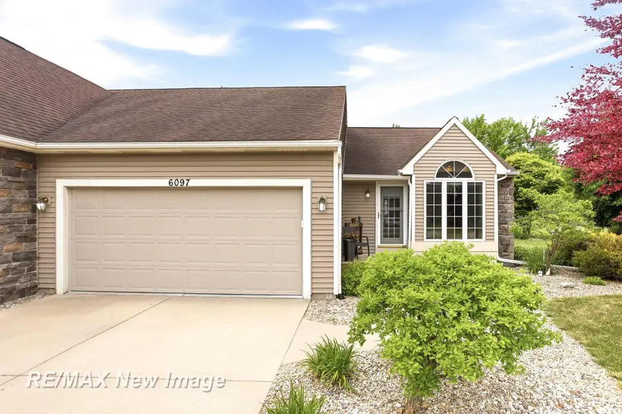 6097 Foxwood CT, Saginaw, MI 48638 - #3