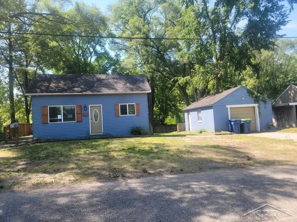 512 Cole Street RD, Saint Louis, MI 48655 - #1
