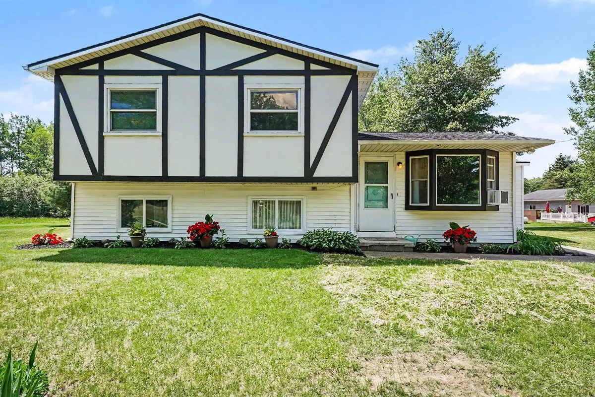 2424 E Shaffer RD, Midland, MI 48642 - #1