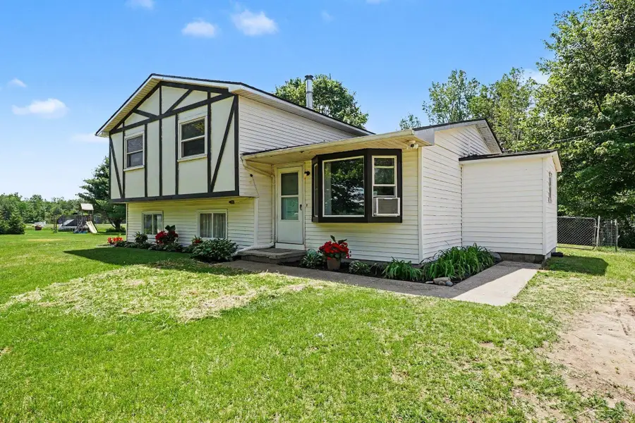2424 E Shaffer RD, Midland, MI 48642 - #3